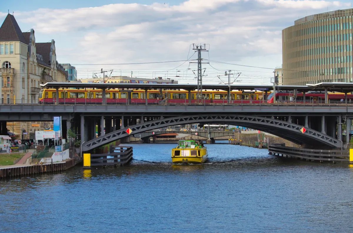 Berlim, o Spree na Friedrichstrasse