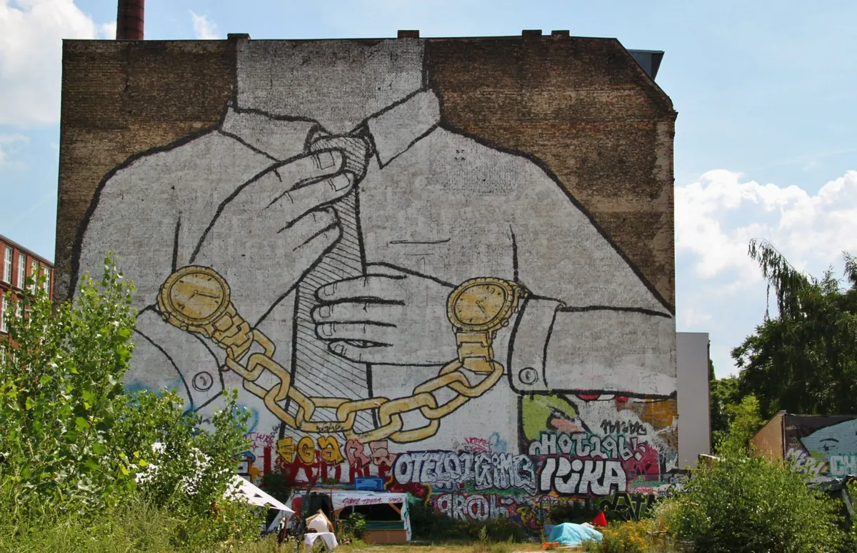 Mural de arte urbana em uma empena de Berlim