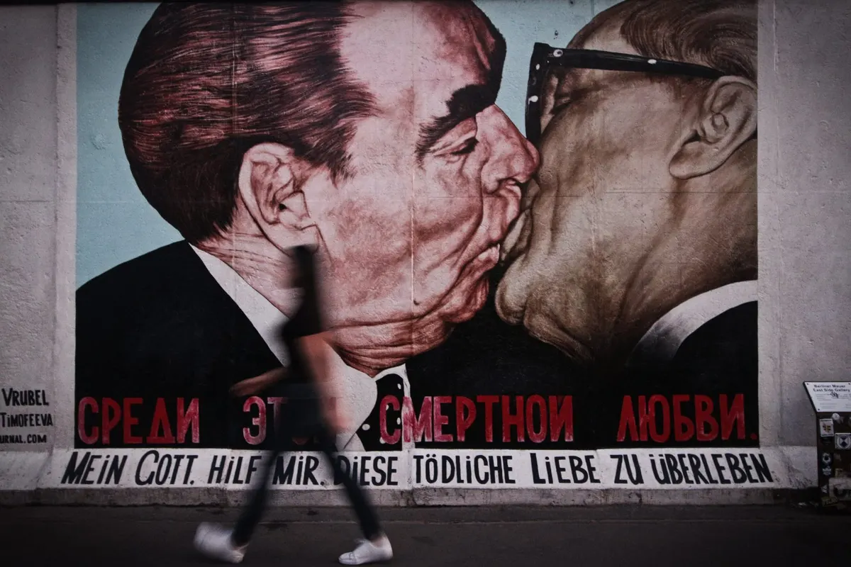 O mural do beijo fraternal na East Side Gallery