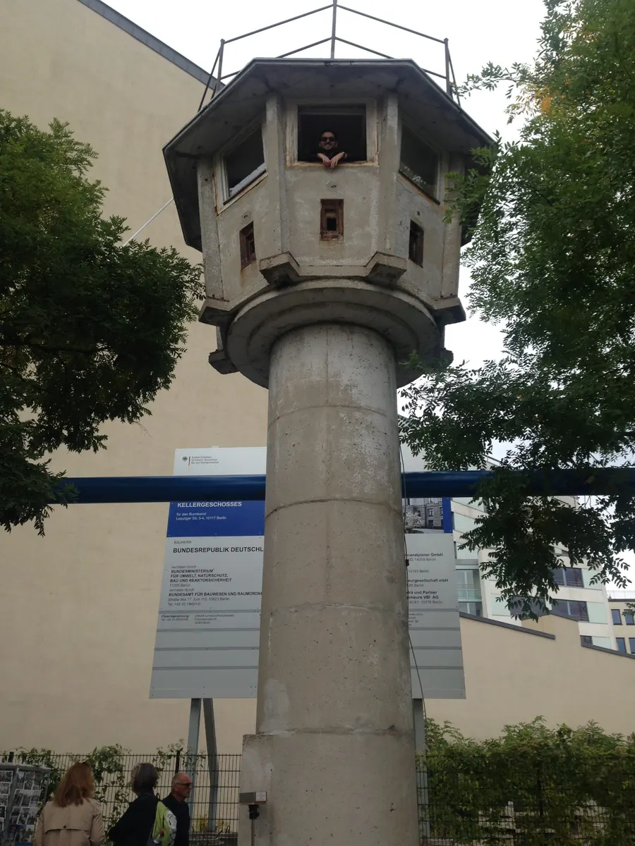 Torre de vigia da RDA na Erna-Berger-Straße